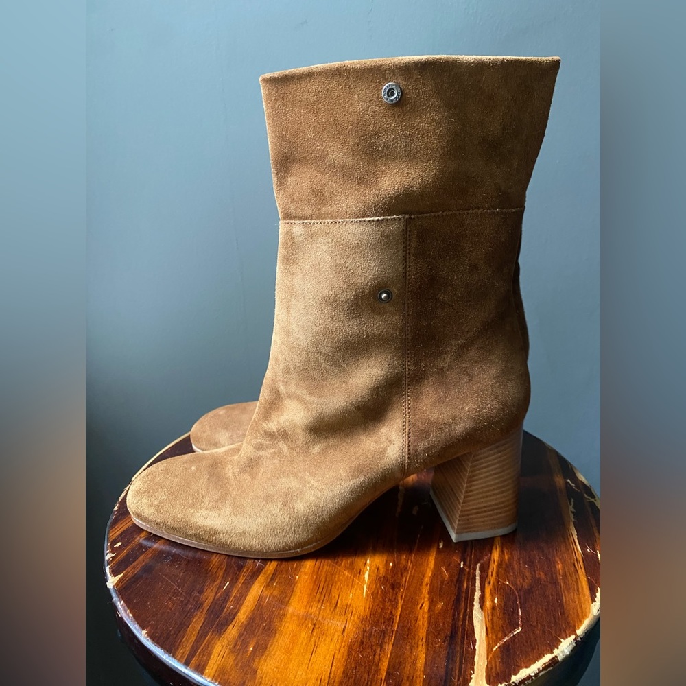 M.Gemi M. Gemi suede boots rich brown color sz 39 new with small flaws